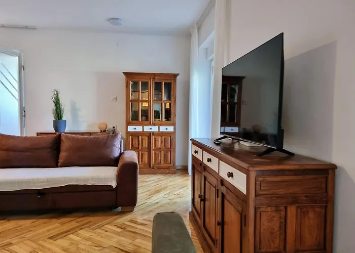 F13 Apartment
