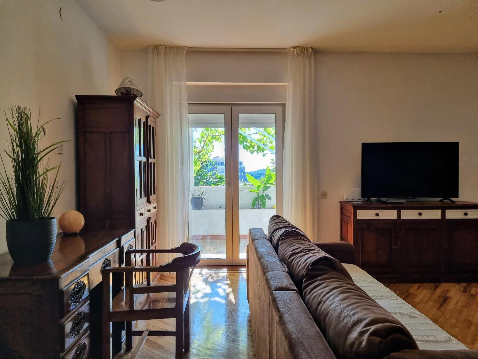 Apartment F13 *