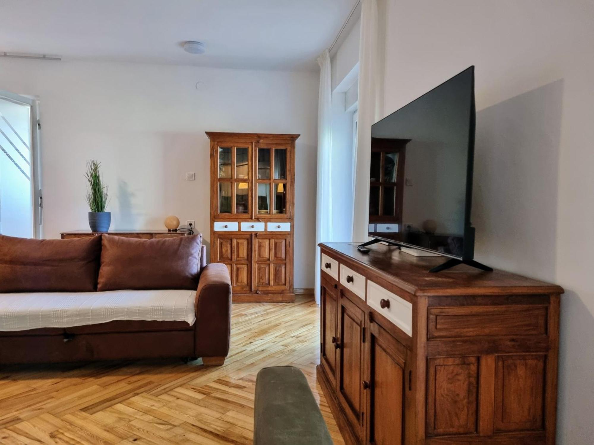 F13 Apartment